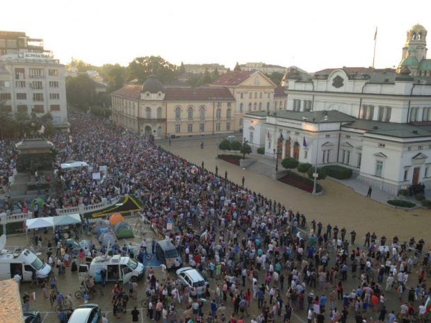 ИТАР-ТАСС: В Софии около 4 тыс человек вышли на митинг
