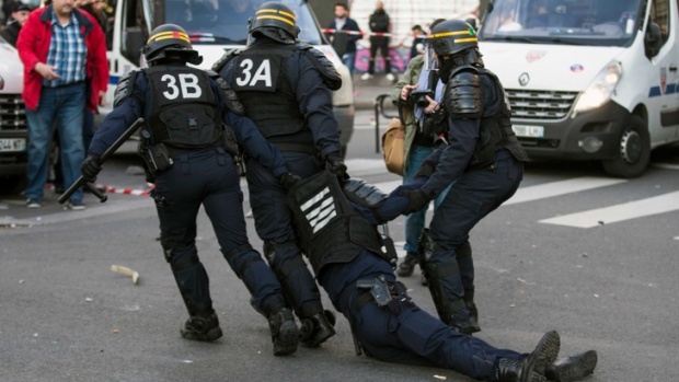 Стрельба в центре Парижа: убит полицейский