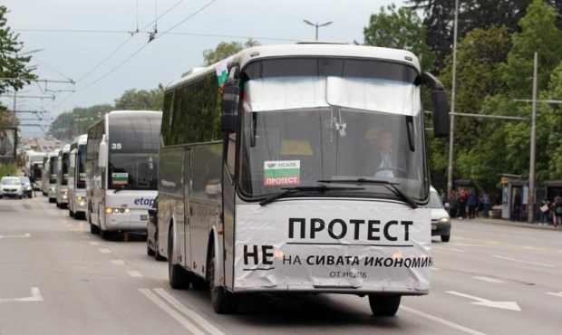 В знак протеста против Пакета мобильности болгарские перевозчики сожгут грузовик