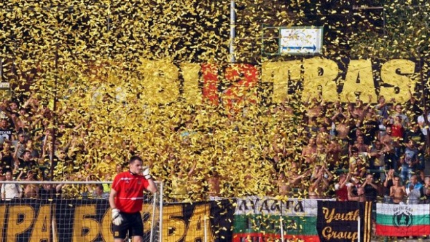 Несколько фанатов пострадали на футбольном матче в болгарском Пловдиве