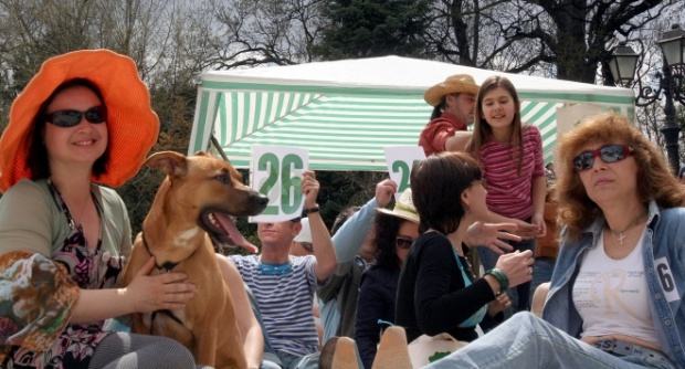 Зеленые открыли предвыборную кампанию „пляжным“ флешмобом