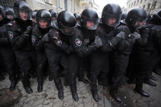 Митингующие укрепляют баррикады по периметру киевского Майдана