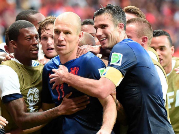 Сборная Голландии разгромила испанцев на ЧМ в Бразилии