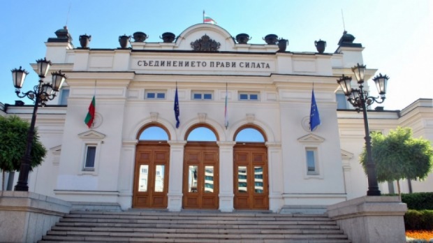 Во вторник Парламент Болгарии обсудит проведение референдума