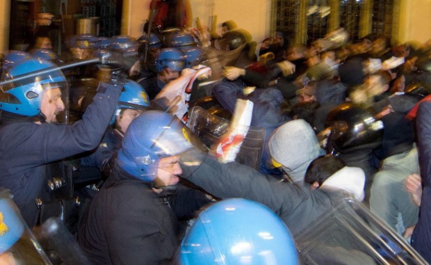 В Лондоне в ходе демонстрации студентов вспыхнули беспорядки