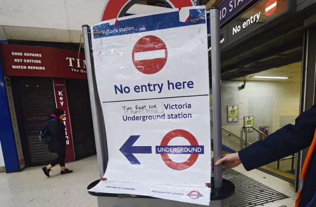 Забастовка работников метро вызвала транспортный коллапс в Лондоне (фото)