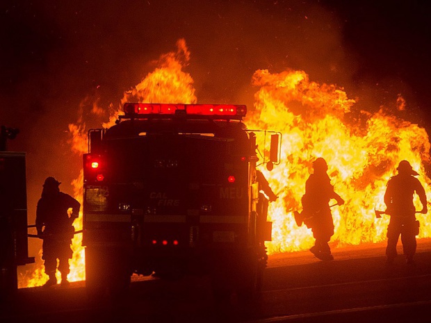 В Калифорнии бушует крупнейший за последние годы пожар