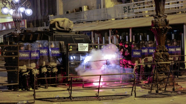 В столице Македонии полиция применила водометы на акции протеста оппозиции