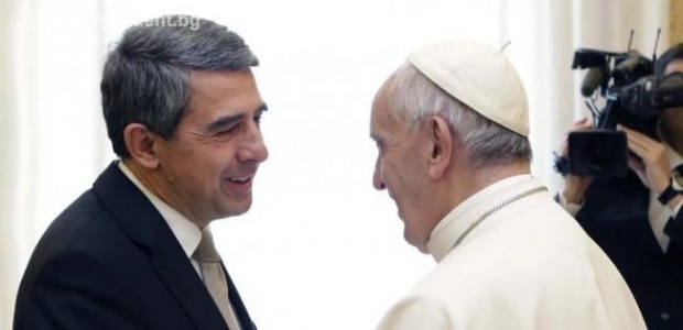 Президент Болгарии провел личную беседу с Папой Франциском