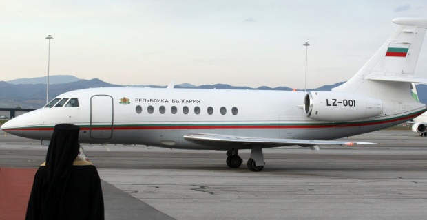 Благодатный огонь из Иерусалима прибыл в Болгарию