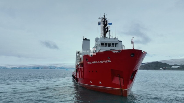 Болгарское полярное судно вновь отправилось в Антарктиду